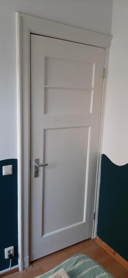 Homestay Nicole, Not For Parties, Not A Hotel, With Shared Bathroom, No Kitchen